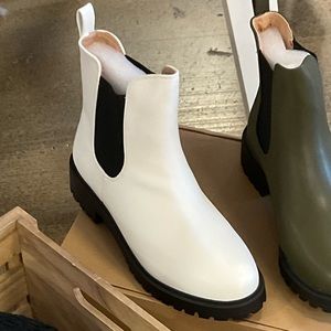 30% OFF NWT White - Women's Tru Comfort Foam™ Kenova Bootie